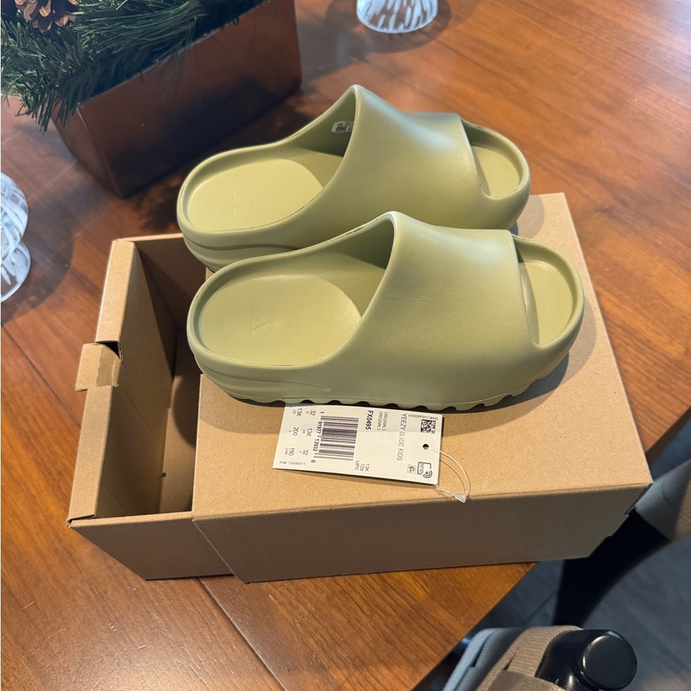 New with tags kids 13K Yeezy slides